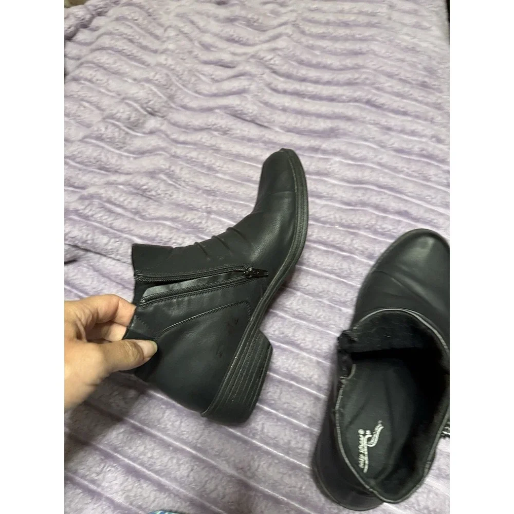 Easy Street Women's Black Ankle Bootie US 10 Round Toe Zip Solid Rubber Sole